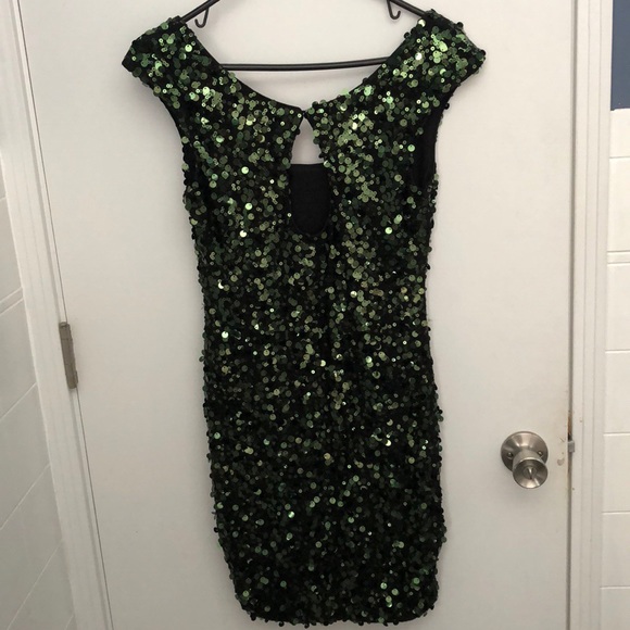 B. Smart homecoming dress. - Picture 2 of 4